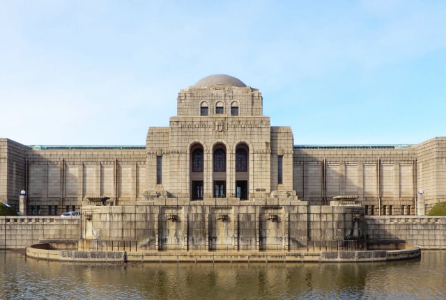 聖徳記念絵画館(鳴本石材(株)大人の修学旅行)